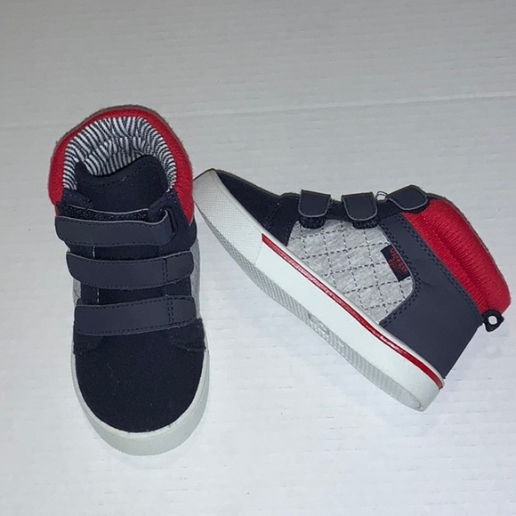 NWOT OshKosh B’gosh Toddler Boy Sneakers - Size 11 - Picture 1 of 3